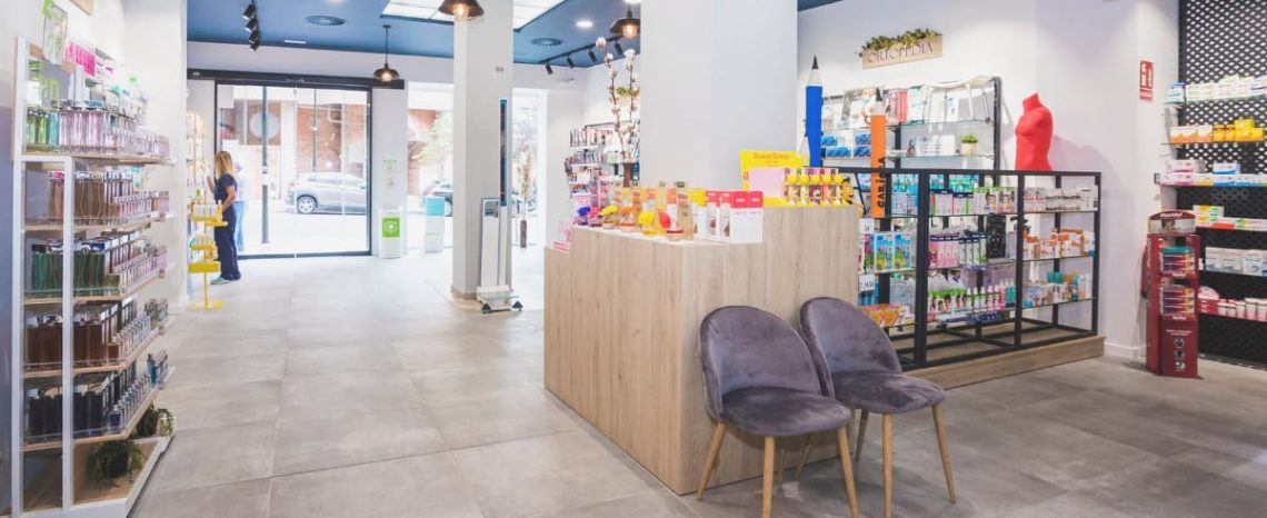 Interior de Farmacia Ortopedia Lerma donde se atienden las consultas de productos de apoyo